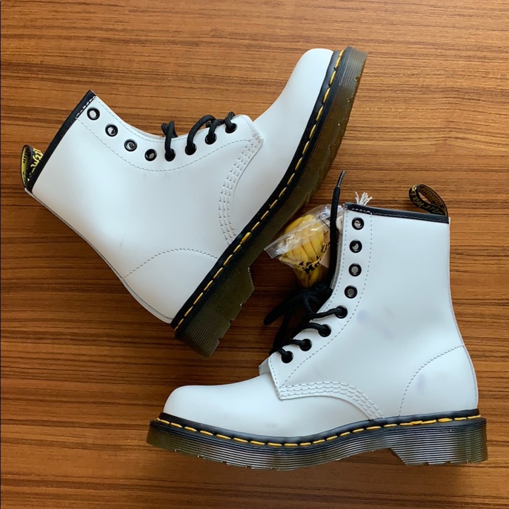 Doc Martens Air Waves 11821 8 Eye White